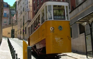 The Ascensor da Glória funicular in Lisbon, Portugal, crashed on Sept. 3, 2025, killing 17 people and injuring at least 23. Credit: Maragato1976 (CC BY-SA 3.0)