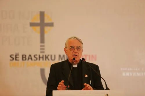 Father Federico Lombardi gives a press briefing in Tirana, Albania. ?w=200&h=150