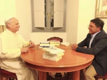 Armando Lovera presents Pope Leo XIV with his book “From Robert to Leo.”