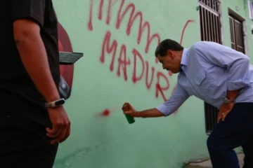 Nicolás Maduro spray painting