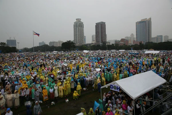 Millions gather in Manila for Pope Francis' closing Mass on Jan. 18, 2015. .  Alan Holdren/CNA.