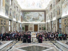 Members of the Manitoba Métis Federation meet with Pope Francis at the Vatican, April 21, 2022.