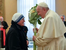 Pope Francis celebrated his 86th birthday with the Missionaries of Charity, honoring three people who care for “the poorest of the poor” with the Mother Teresa Award on Dec. 17, 2022.