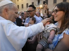 Pope Leo XIV greets the families of the Vatican.