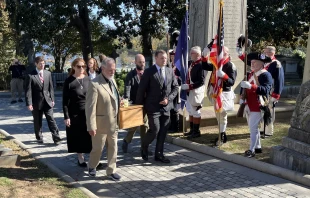 A color guard stands at attention as Eliza Monroe Hay’s remains are carried for reinterment at Hollywood Cemetery in Richmond, Virginia, on Thursday, Oct. 23, 2025. Credit: Daniel Payne/CNA