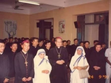 Then-Archbishop Van Thuan meets St. Teresa of Calcutta during her first visit to Vietnam as mother superior of the Missionaries in Charity in 1991.