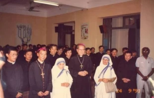 Then-Archbishop Van Thuan meets St. Teresa of Calcutta during her first visit to Vietnam as mother superior of the Missionaries in Charity in 1991. Credit: Photo courtesy of Elisabeth Nguyen