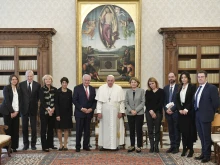 Pope Francis with members of the group Leaders Pour la Paix at the Vatican, Dec. 2, 2022