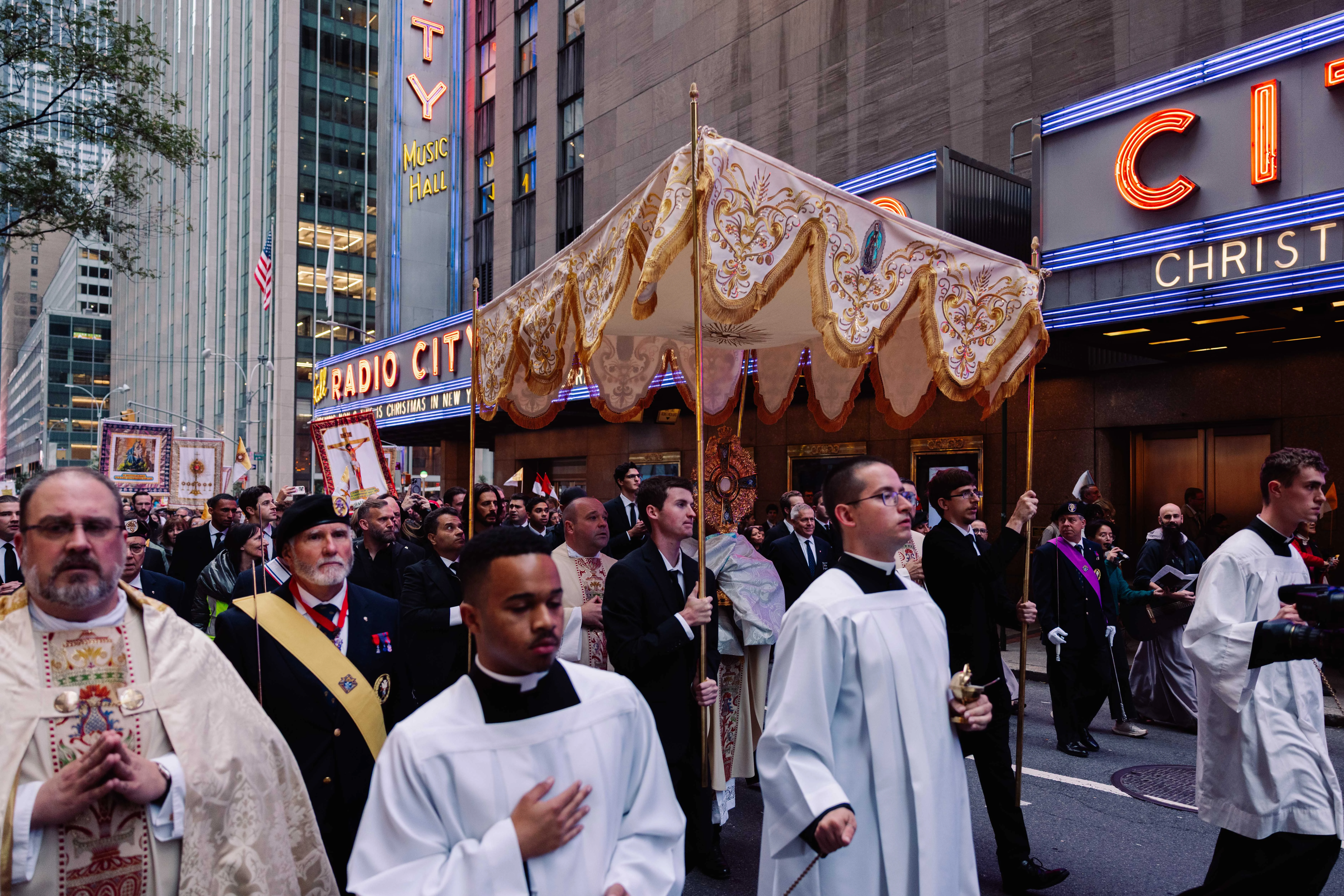 Cardinals, actor, and 5,000 faithful bring the Eucharist to Times Square