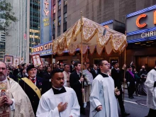 The sixth annual Eucharistic procession took place in New York City on Oct. 14, 2025, a day after a Nor’easter soaked the tristate area. Organizers praised God for holding back the rain during the event and for allowing the procession to take place peacefully in Time Square during the 5 p.m. rush hour without incident.