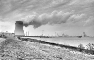 Nuclear Power Plant by Lennart Tange via flickr (CC BY 2.0).