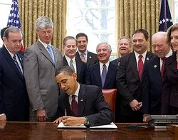 President Obama signs executive order / Photo ?w=200&h=150