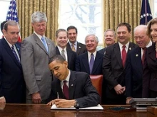 President Obama signs executive order / Photo 