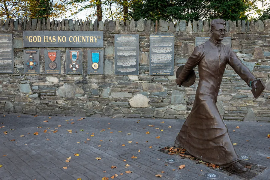 Msgr Hugh O'Flaherty bronze memorial by Alan Ryan Hall, located on Mission Road, Kilarney, Ireland. ?w=200&h=150