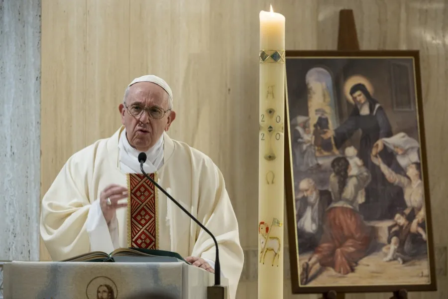 Pope Francis celebrates Mass in the chapel of the Casa Santa Marta May 9, 2020. ?w=200&h=150