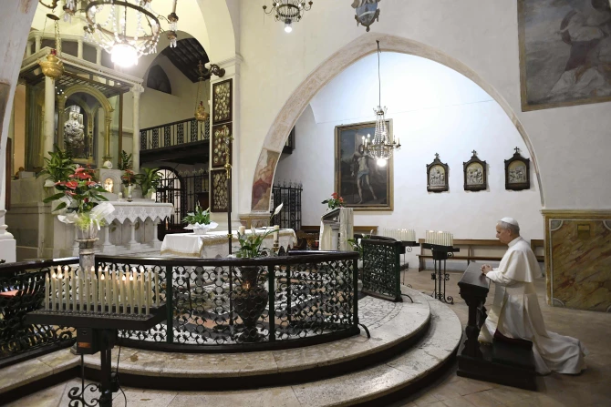 Pope Leo XIV prays at Marian shrine