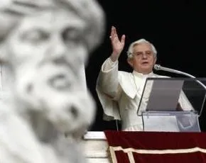Pope Benedict XVI blesses the faithful in St. Peter's Square?w=200&h=150