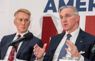 Supreme Knight Patrick Kelly (right) speaks at the Symposium on Young American Men, a national conversation on restoring purpose, flourishing, and belonging, at the National Press Club in Washington, D.C., on Nov. 3, 2025. Looking on is Sen. James Lankford of Oklahoma. Credit: Matthew H. Barrick