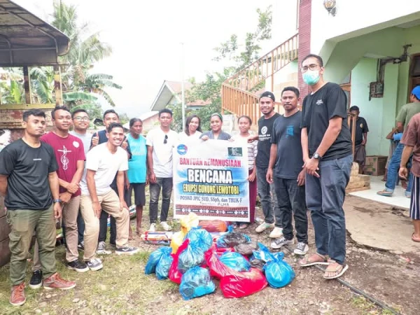 Seminarians help victims of Mount Lewotobi's eruption on the island of Flores in July 2025. Credit: St. Paul's Major Seminary