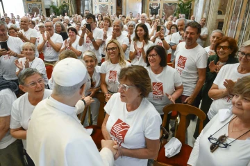 Pope Leo with members of the members of the Opera San Francesco per i Pover