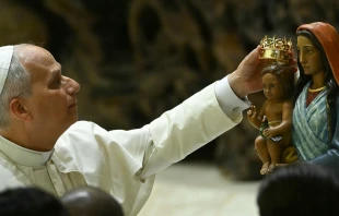 Pope Leo XIV places a crown on the Madonna of Sinti, Roma, and Walking Peoples during the audience of the Jubilee of the Roma, Sinti, and Traveling Peoples in Paul VI Hall at the Vatican on Oct. 18, 2025. Credit: Filippo Monteforte/AFP via Getty Images