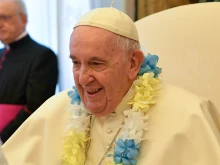 Pope Francis celebrated his 86th birthday with the Missionaries of Charity, honoring three people who care for “the poorest of the poor” with the Mother Teresa Award on Dec. 17, 2022.