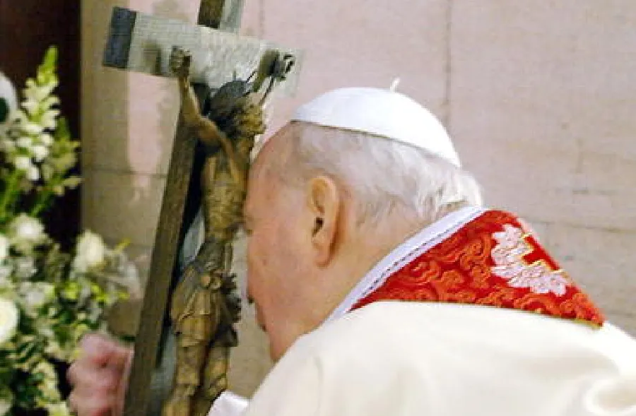 ope John Paul II attends the Stations Of The Cross ceremony from his private chapel on March 25, 2005 in Vatican City. ?w=200&h=150