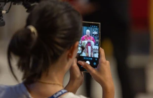 In Pope Leo XIV’s first sit-down interview, published in Spanish on Sept. 18, 2025, the pope warned of the loss of humanity in the digital world of artificial intelligence (AI). Credit: Daniel Ibañez/EWTN News