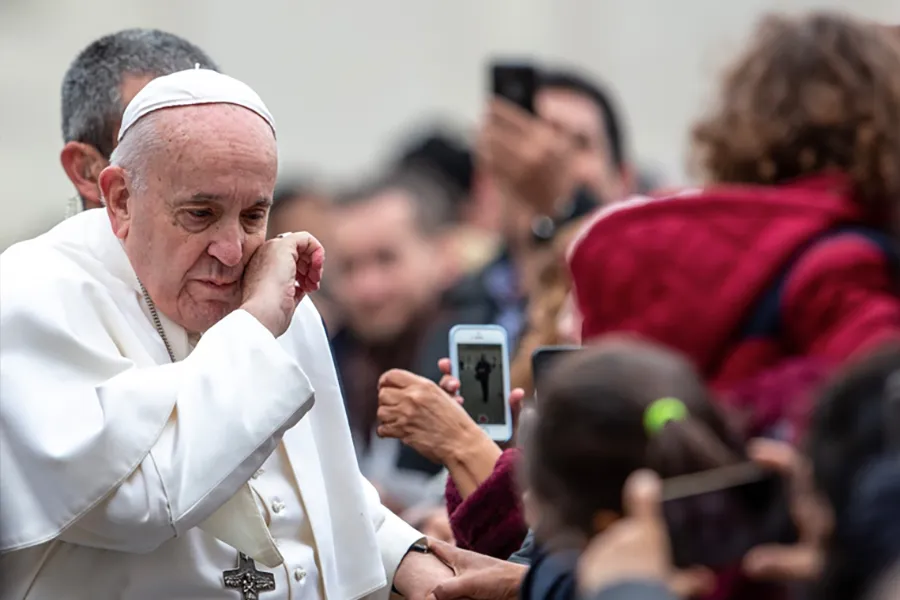 Pope Francis greets pilgrims before his general audience Feb. 26, 2020. ?w=200&h=150