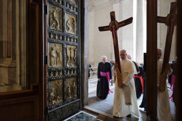 Pope Leo carries Jubilee cross