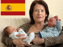 Maria del Carmen Bousada de Lara with Christian and Pau