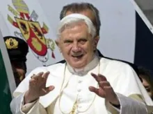 Pope Benedict XVI arrives in Cameroon