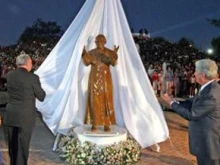 Officials unveil the statue of Pope John Paul II