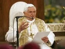 Benedict XVI answering questions