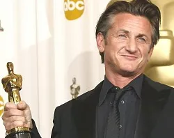 Sean Penn receiving his Oscar?w=200&h=150