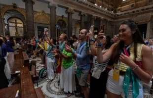 Young people raise their voices from the Basilica of Santa Maria in Trastevere on Aug. 1, 2025. Credit: Daniel Ibáñez/CNA