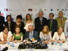 Representatives of the 40 organizations at a press conference in Madrid. 