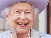 Britain's Queen Elizabeth II stands on the Balcony of Buckingham Palace as the troops march past during the Queen's Birthday Parade, the Trooping the Colour, as part of Queen Elizabeth II's platinum jubilee celebrations, in London on June 2, 2022.