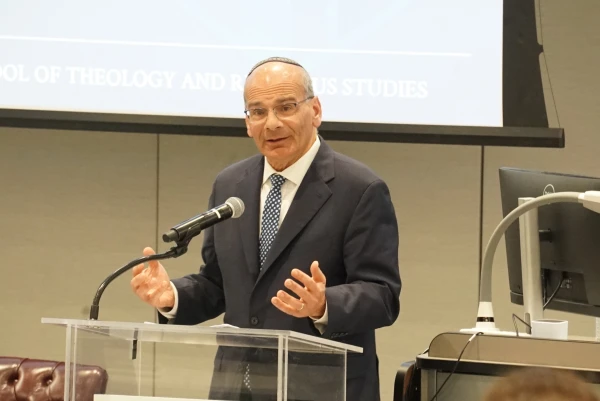Rabbi Noam Marans discute relações inter-religiosas na Universidade Católica de América em 11 de novembro de 2025. Crédito: Madalaine Elhabbal/CNA