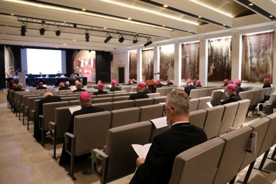 Socially distanced bishops attend the Polish bishops’ plenary assembly at Jasna Góra, Aug. 27-29, 2020. ?w=200&h=150