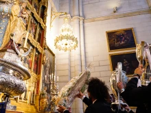 Real Madrid offers the Champions League trophy to Our Lady.