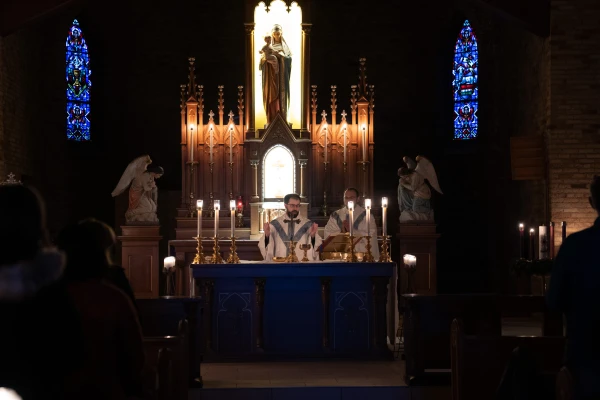 Fr. Nathaneal Mudd, CPM, celebrates the Rorate Caeli Advent Mass at the National Shrine of Our Lady of Champion in 2024. Credit: The National Shrine of Our Lady of Champion