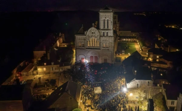 Traditional vigil at the Basilica of St. Mary Magdalene Basilica in Vézelay. Credit: Olivier Naves