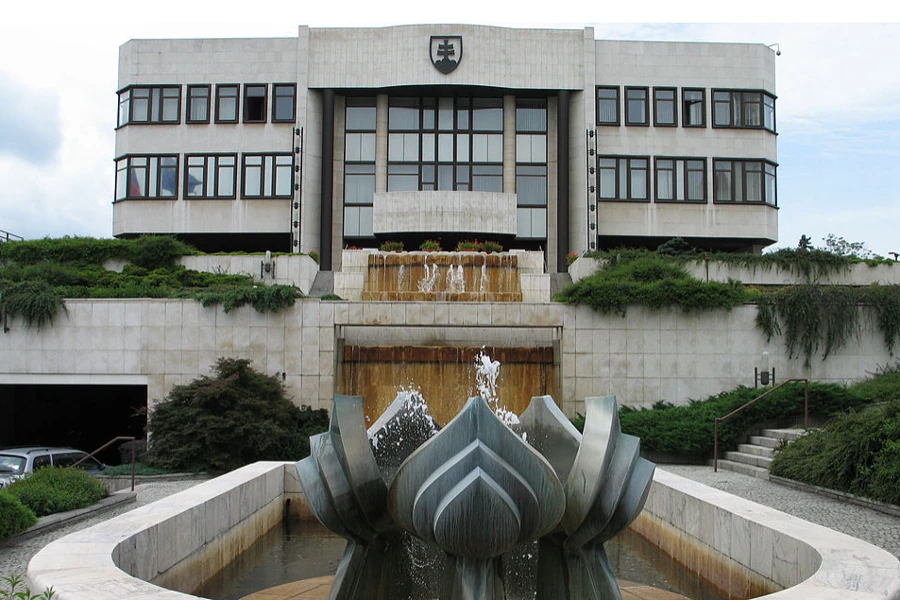 Slovakia passes school reform criticized by bishops and educators amid funding concerns