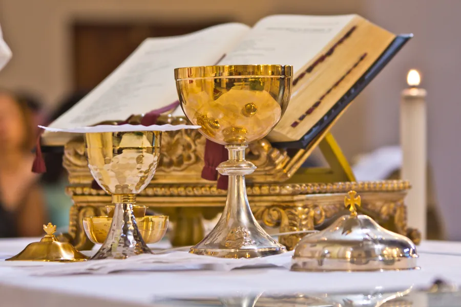 Altar set for the celebration of Mass. Via Shutterstock?w=200&h=150