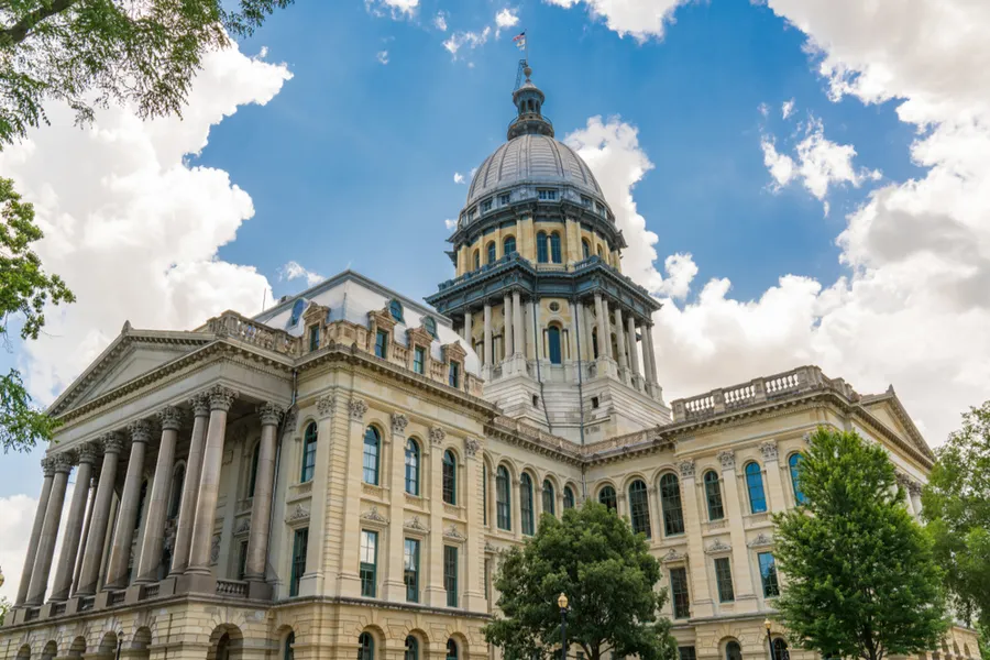 State Capital Building in Springfield, Illinois. Via Shutterstock?w=200&h=150