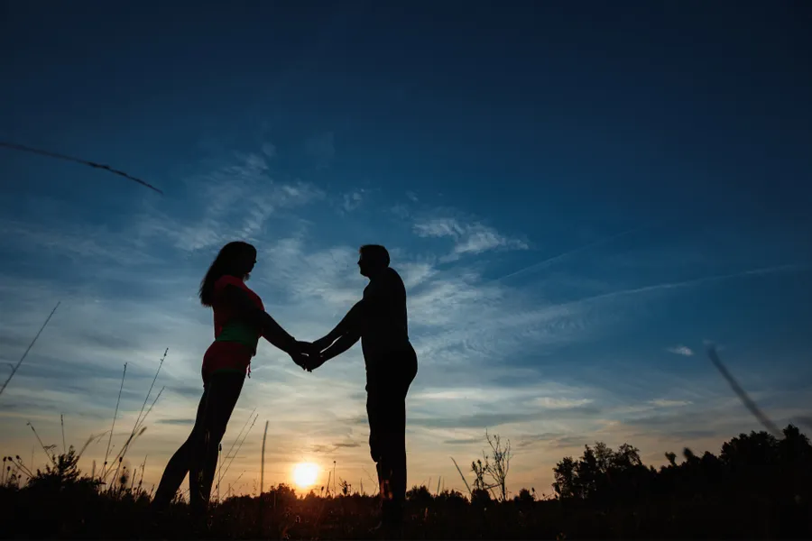 Couple holding hands at sunset. ?w=200&h=150