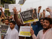 Supporters of the religious political party, chant slogans during a protest following the Supreme Court decision on Asia Bibi, Lahore, November 2, 2018. 