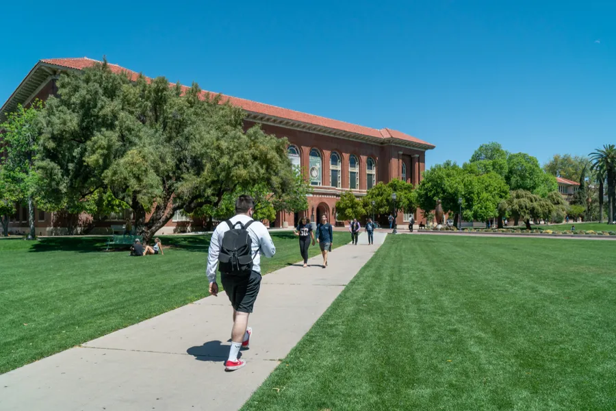 The campus lawn of the University of Arizona. Via Shutterstock?w=200&h=150