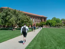 The campus lawn of the University of Arizona. Via Shutterstock